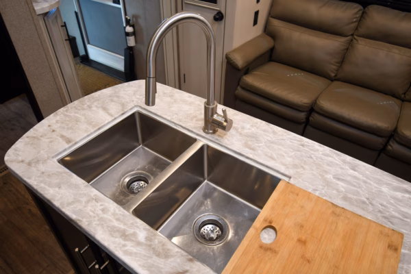 Luxury Fifth w/ Spacious Layout & Bunks - $168/wk - Image 7
