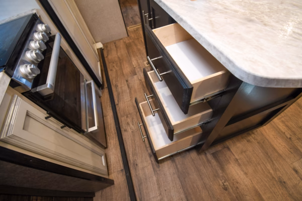 Luxury Fifth w/ Spacious Layout & Bunks - $168/wk - Image 8