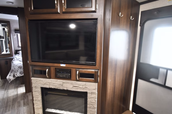 Modern, Roomy Bunkhouse Trailer w/ Camp Kitchen - Pending - Image 18
