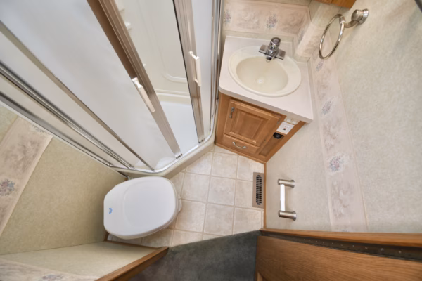 Spacious 2-Slide Class A w/ Shaggy Carpet - $98/wk - Image 21