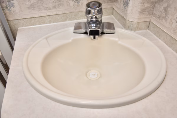 Spacious 2-Slide Class A w/ Shaggy Carpet - $98/wk - Image 22