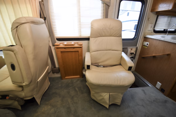 Spacious 2-Slide Class A w/ Shaggy Carpet - $98/wk - Image 7