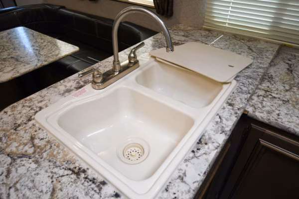 Stylish, Spacious Rear Cooking w/ Camp Kitchen - $96/wk - Image 12