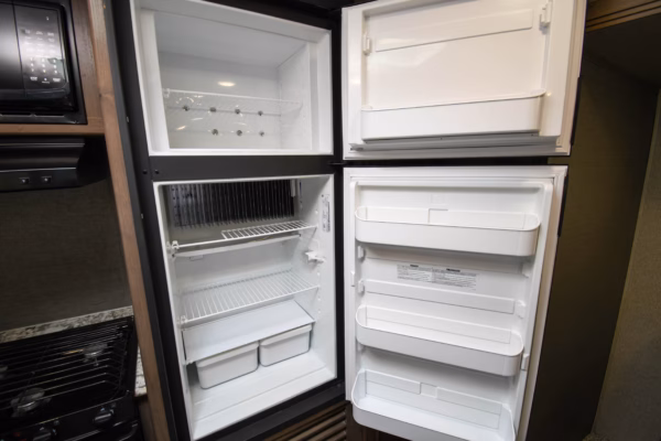 Stylish, Spacious Rear Cooking w/ Camp Kitchen - $96/wk - Image 16