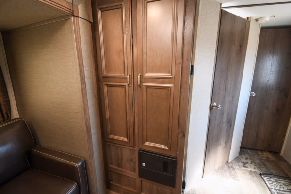 Stylish, Spacious Rear Cooking w/ Camp Kitchen - $96/wk - Image 21