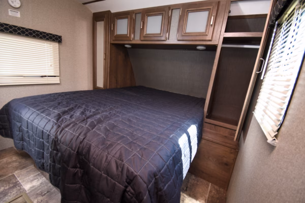 Stylish, Spacious Rear Cooking w/ Camp Kitchen - $96/wk - Image 24