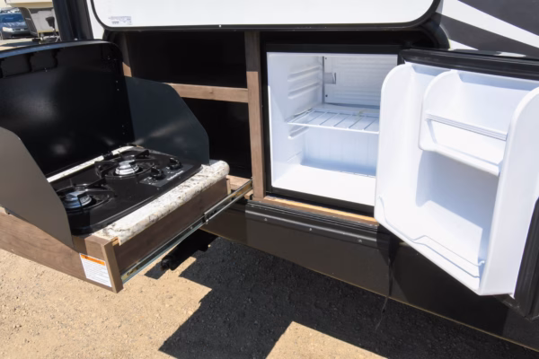 Stylish, Spacious Rear Cooking w/ Camp Kitchen - $96/wk - Image 5