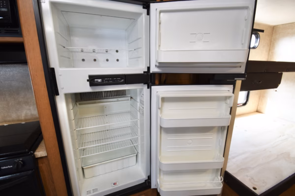Cozy & Spacious Trailer w/ Bunks - $62/wk - Image 10