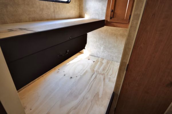 Cozy & Spacious Trailer w/ Bunks - $62/wk - Image 15