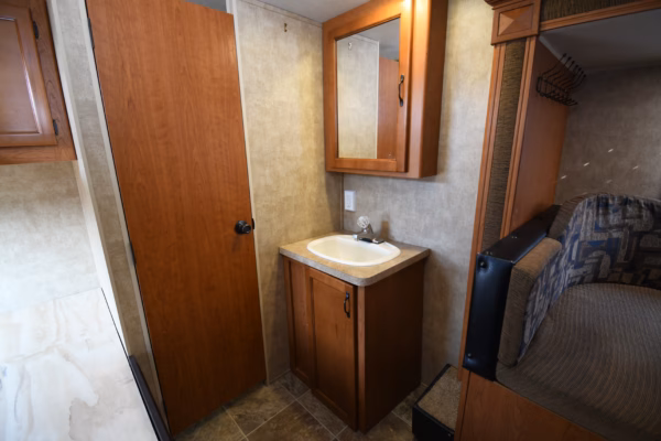 Cozy & Spacious Trailer w/ Bunks - $62/wk - Image 17
