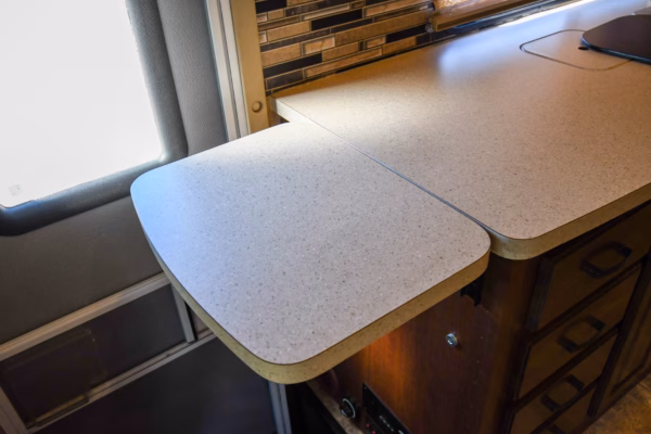Spacious Class C Suited for Long Trips - $226/wk - Image 11