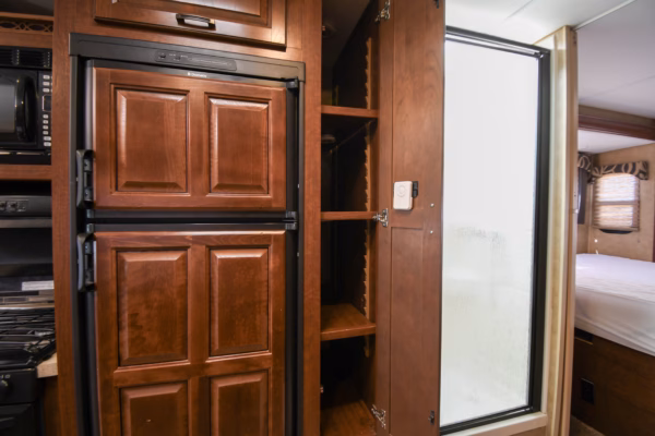Spacious Class C Suited for Long Trips - $226/wk - Image 14
