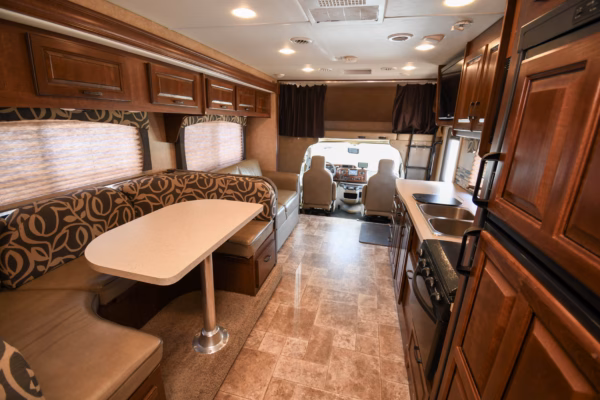 Spacious Class C Suited for Long Trips - $226/wk - Image 20