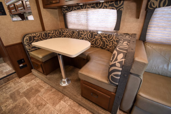 Spacious Class C Suited for Long Trips - $226/wk - Image 21