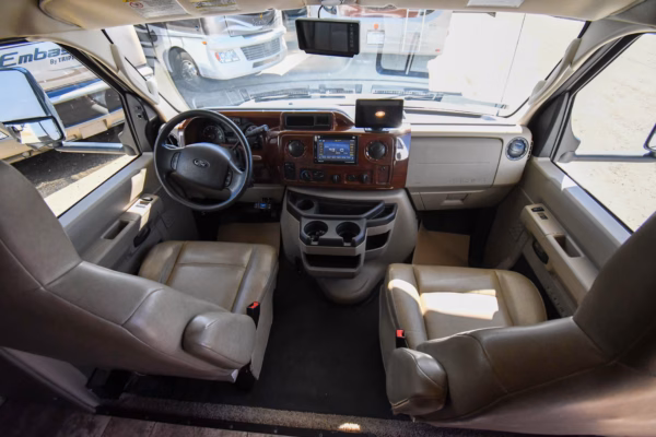 Spacious Class C Suited for Long Trips - $226/wk - Image 25