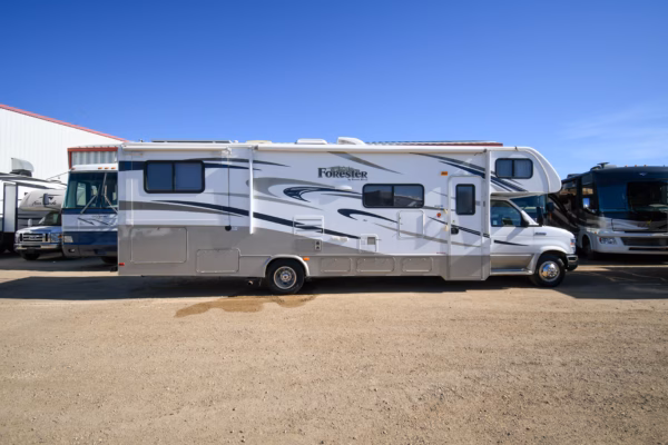 Spacious Class C Suited for Long Trips - $226/wk - Image 3