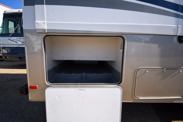 Spacious Class C Suited for Long Trips - $226/wk - Image 4
