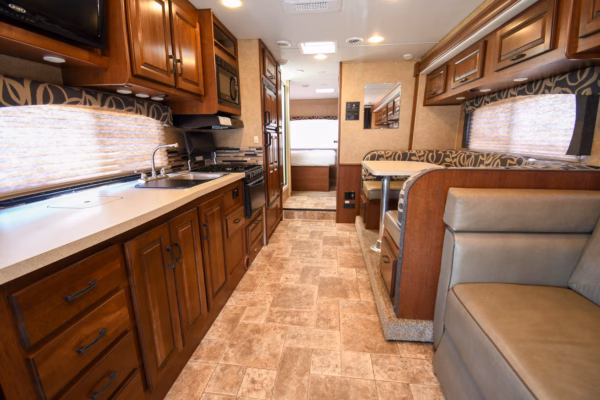 Spacious Class C Suited for Long Trips - $226/wk - Image 7