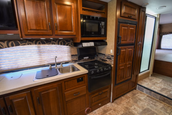 Spacious Class C Suited for Long Trips - $226/wk - Image 8