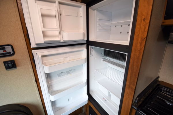 Spacious No-Slide w/ Tons of Storage - $66/wk - Image 11
