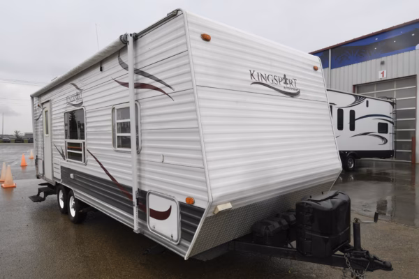 No-Slide Spacious Trailer w/ Large Bathroom - $60/wk