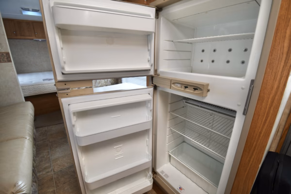 No-Slide Spacious Trailer w/ Large Bathroom - $60/wk - Image 12