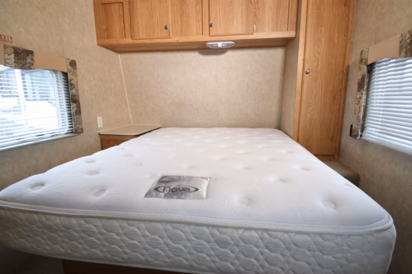 No-Slide Spacious Trailer w/ Large Bathroom - $60/wk - Image 18