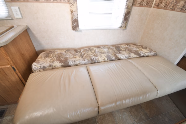 No-Slide Spacious Trailer w/ Large Bathroom - $60/wk - Image 8