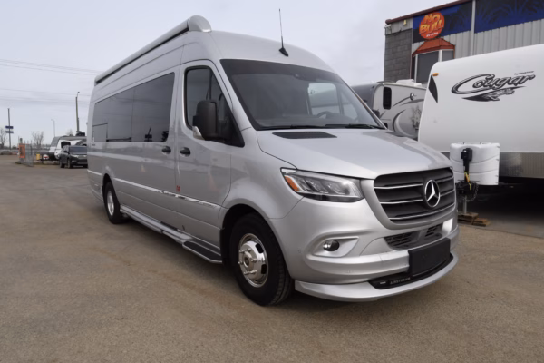 Luxury Compact Airstream Class B - $536/wk