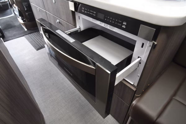Luxury Compact Airstream Class B - $536/wk - Image 11
