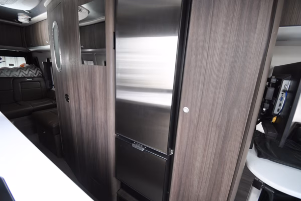 Luxury Compact Airstream Class B - $536/wk - Image 17