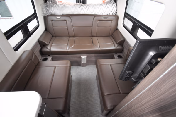 Luxury Compact Airstream Class B - $536/wk - Image 21