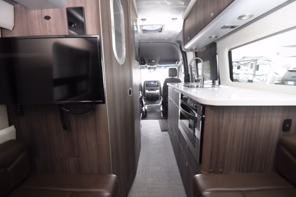 Luxury Compact Airstream Class B - $536/wk - Image 24