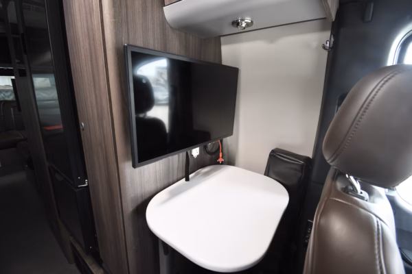 Luxury Compact Airstream Class B - $536/wk - Image 27