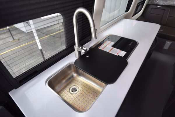 Luxury Compact Airstream Class B - $536/wk - Image 9