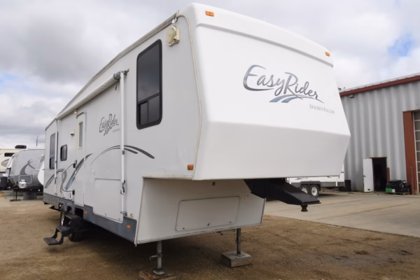 Spacious Canadian-Made Fifth to Make Your Own - $71/wk