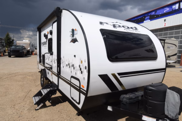 Slick & Spacious Short Trailer w/ Bunks - $82/wk
