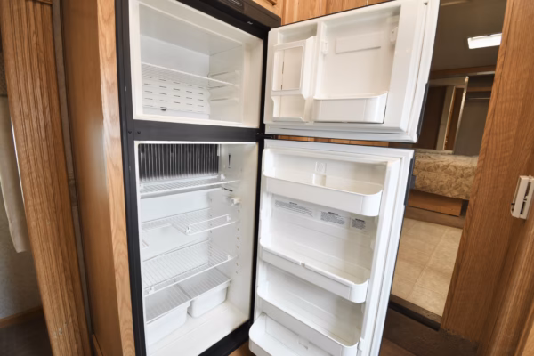 Spacious Canadian-Made Fifth to Make Your Own - $71/wk - Image 11