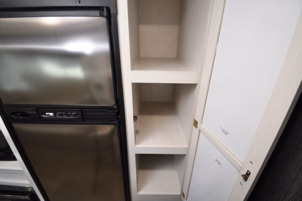 Slick & Spacious Short Trailer w/ Bunks - $82/wk - Image 11