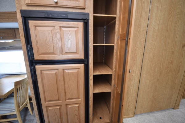 Spacious Canadian-Made Fifth to Make Your Own - $71/wk - Image 12
