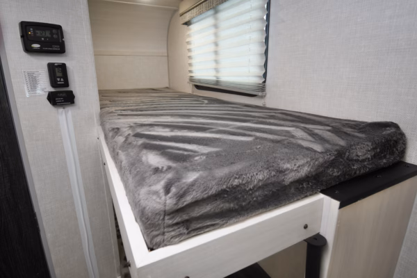 Slick & Spacious Short Trailer w/ Bunks - $82/wk - Image 13