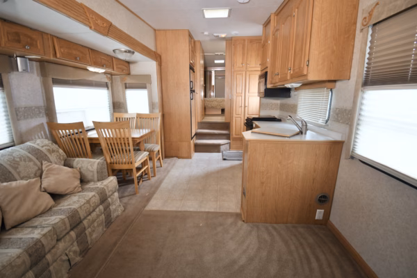 Spacious Canadian-Made Fifth to Make Your Own - $71/wk - Image 13