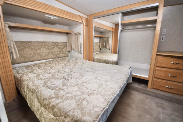 Spacious Canadian-Made Fifth to Make Your Own - $71/wk - Image 16