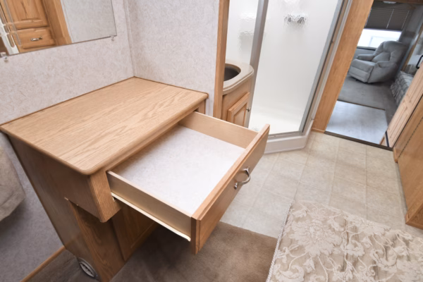 Spacious Canadian-Made Fifth to Make Your Own - $71/wk - Image 18
