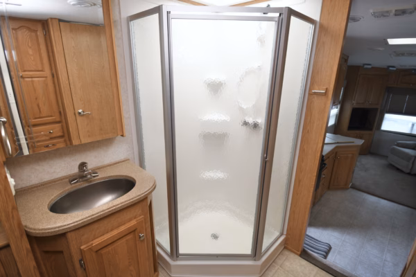 Spacious Canadian-Made Fifth to Make Your Own - $71/wk - Image 19