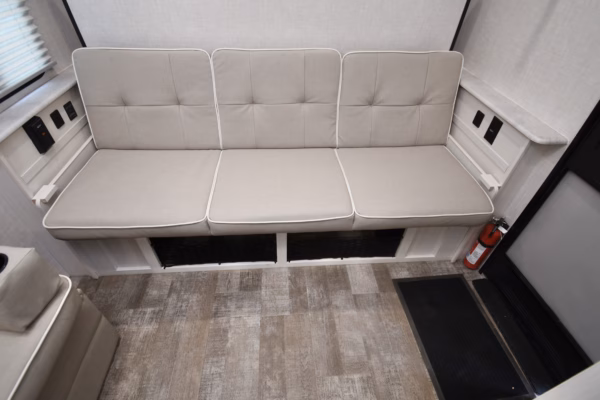 Slick & Spacious Short Trailer w/ Bunks - $82/wk - Image 23