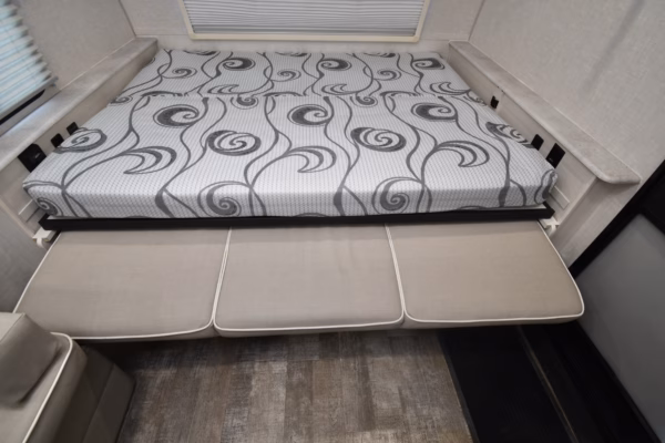 Slick & Spacious Short Trailer w/ Bunks - $82/wk - Image 24