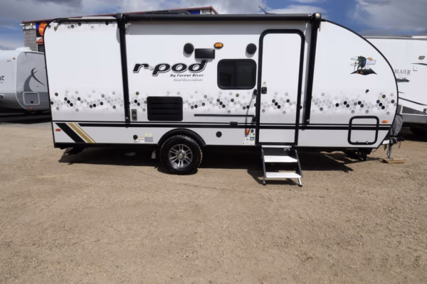 Slick & Spacious Short Trailer w/ Bunks - $82/wk - Image 3