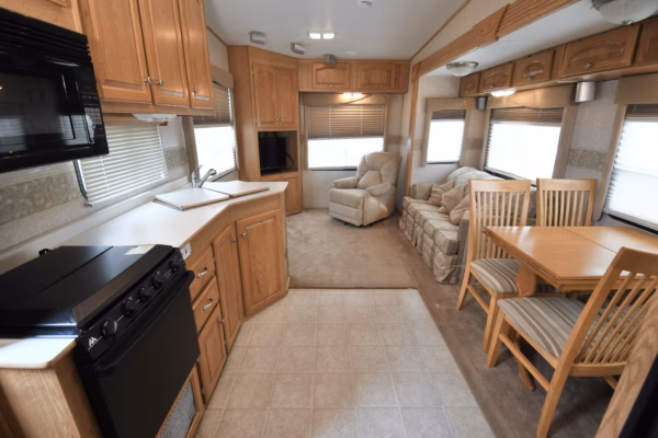 Spacious Canadian-Made Fifth to Make Your Own - $71/wk - Image 5