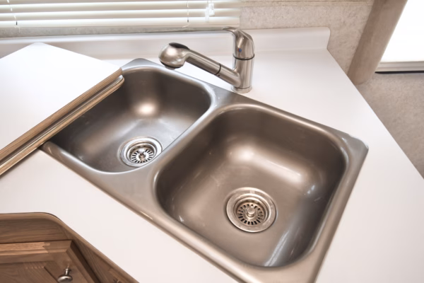 Spacious Canadian-Made Fifth to Make Your Own - $71/wk - Image 8